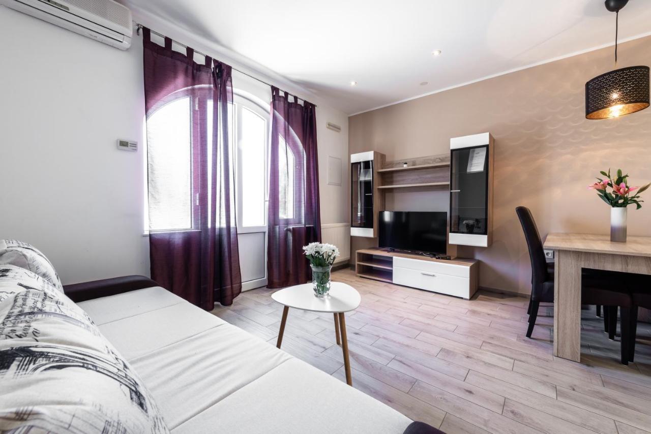 Village Apartments Mimi Pridvorje ภายนอก รูปภาพ