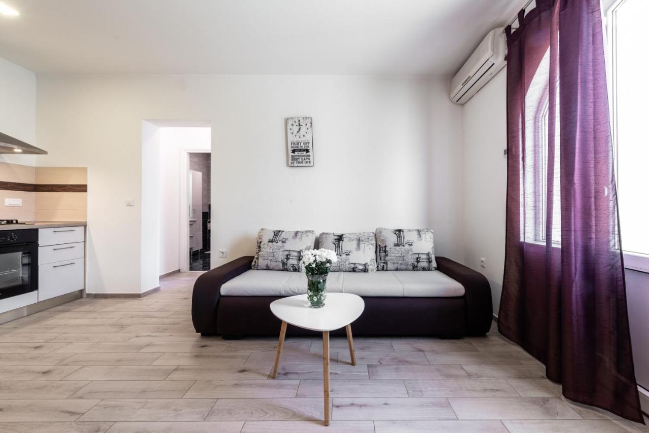 Village Apartments Mimi Pridvorje ภายนอก รูปภาพ